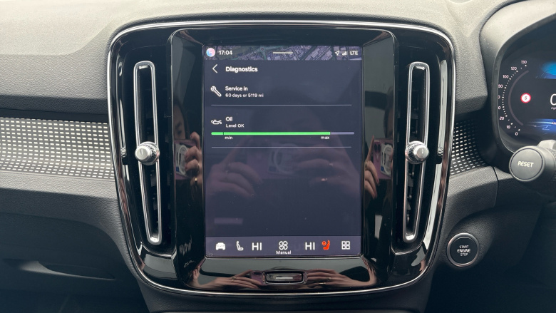 Volvo XC40 2.0 B4P Ultimate Dark 5dr Auto Petrol Estate